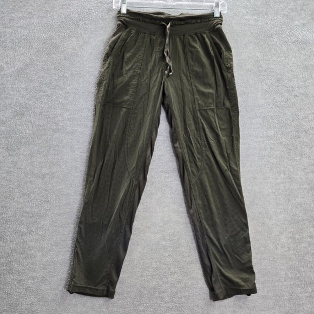 Lululemon Women Activewear Pants 2 Green Dance Studio Pocketsā Crop 26 in Inseam
